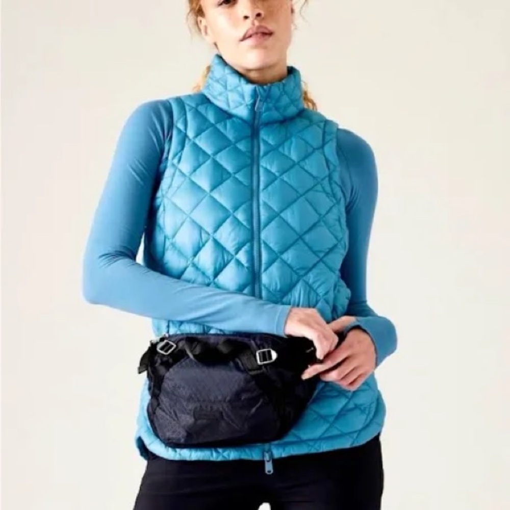 Like new Athleta Large Excursion Belt Bag - Black - Picture 5 of 5